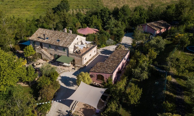 Ponzano di Fermo Villa | Villa 'Tenuta Pomegranade' con piscina privada, Wi-Fi y aire acondicionado