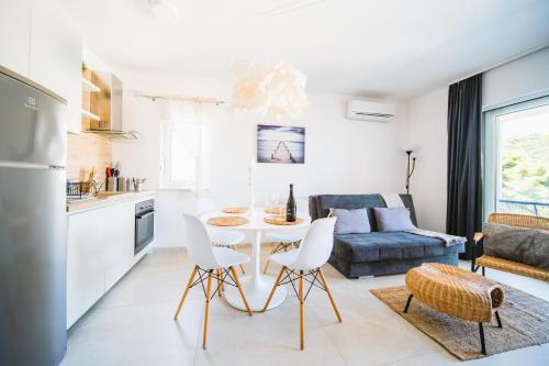 Cove Tri Zala (Zrnovo) Apartamento | Villa Teuta