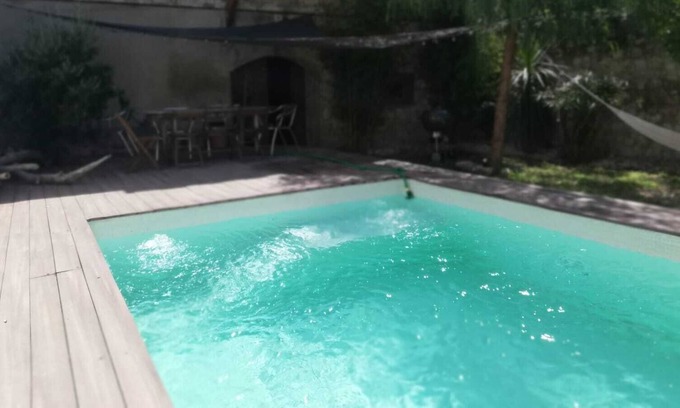 Sigean Casa | Villa Thelya, espaciosa casa de pueblo con jardín, piscina y garaje privado
