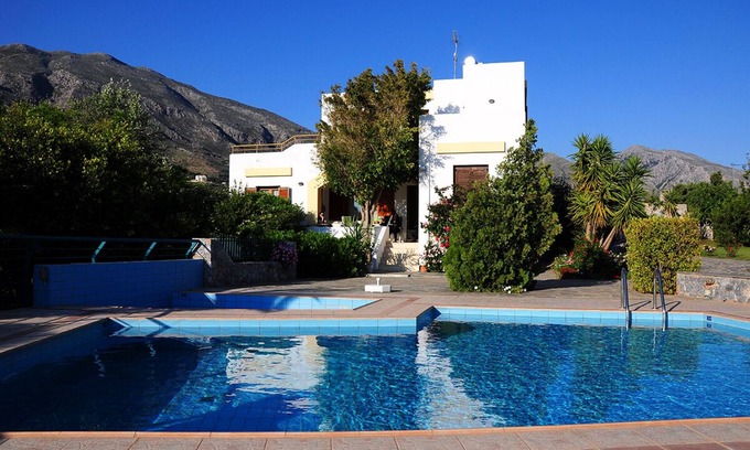 Lefkogeia Villa | Villa Thymari. Cosy 3-bedroom Villa with lush gardens , beautiful view