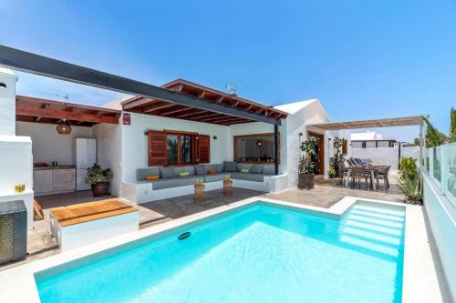 Puerto del Carmen Villa | Villa Tina
