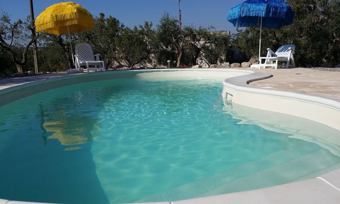 Alberobello Villa | "Villa Tina" - VILLA Y ENTRE TRULLO mandorli y oliva - Servicios Salas -Cómodo