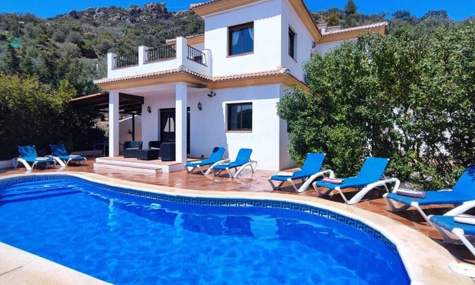 Comares Villa | Villa Torcal 3, BBQ, Piscina climatizada , Wifi, BBQ, A/C, Petfriendly