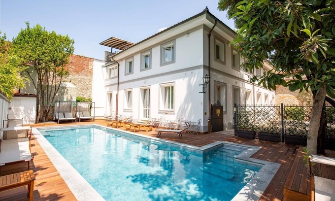 Sant' Ambrogio Cama Y Desayuno | Villa Tortorelli Entire Villa with Private Pool