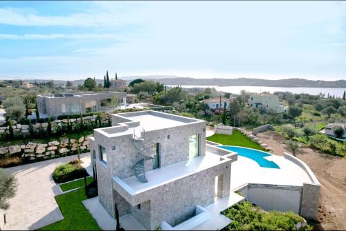 Kilada Casa | Villa Tranquility - Walk to the Beach with Infinity Pool