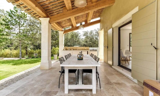 Lourmarin Casa | “Villa Tranquilla: Charming Retreat with Swimming Pool in Lourmarin”