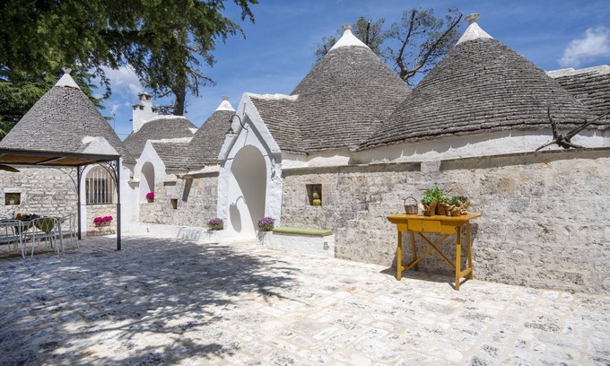 Selva di Fasano Villa | Villa 'Trulli Del Minareto' con vistas a la montaña, terraza privada y Wi-Fi