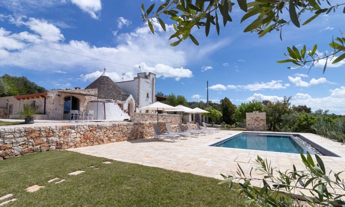Putignano Villa | Villa 'Trulli Tower' con piscina, jardín, terraza y Wi-Fi