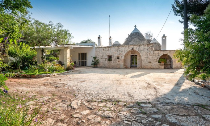 Latiano Villa | Villa "Trullo Nonno Vittorio" con jardín privado y Wi-Fi