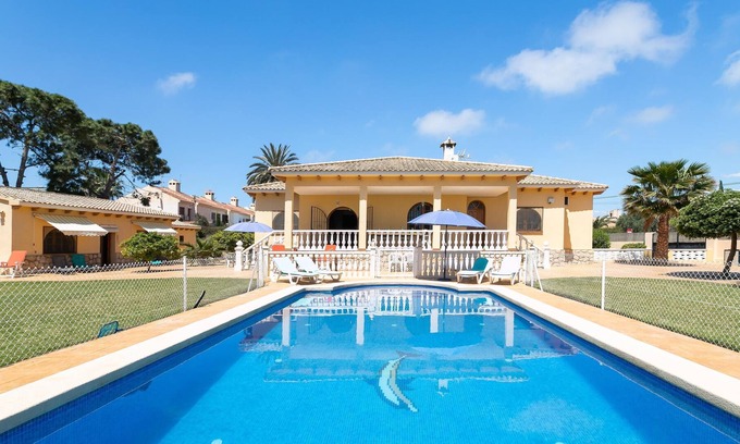San Juan de Alicante Villa | Villa Una Fuente de Sol con piscina, jardín y Wi-Fi