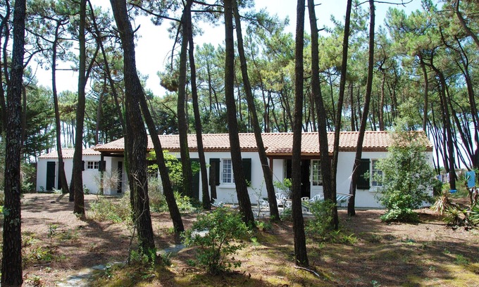 La Tranche-sur-Mer Villa | VILLA BAJO LOS PINES A 100 M DE LA PLAYA 12 PERSONAS