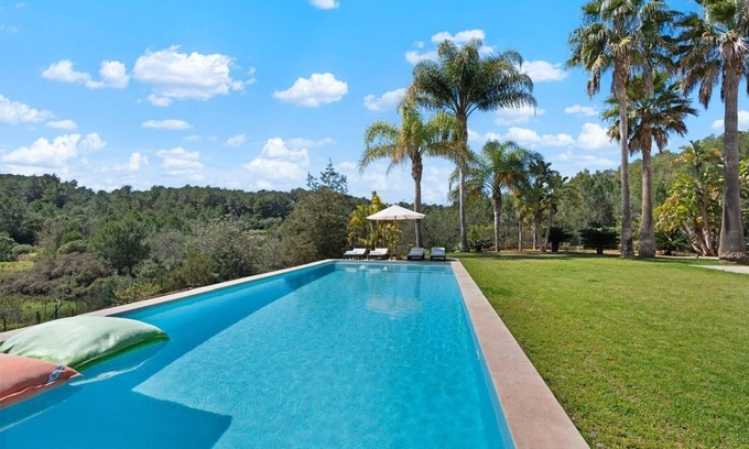 Sant Rafael de Sa Creu Villa | Villa Universe – Tranquilidad y ubicación estratégica en el corazón de Ibiza.