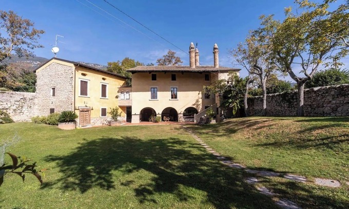 Caprino Veronese Casa | Villa Veneta en el campo de Verona, a cinco minutos del lago de Garda.
