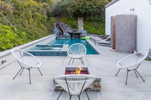 Hidden Valley Casa | Villa Valencia by AvantStay Entertainers Dream w Outdoor Kitchen Spa Views