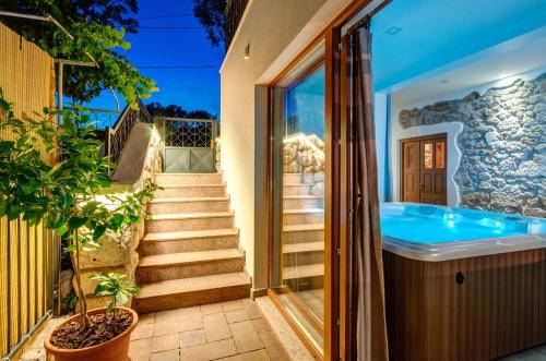 Bribir Villa | Villa Valentina - Luxurious holiday for 9 people with xxl pool and whirpool