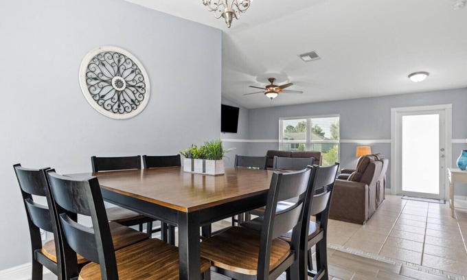 Lehigh Acres Casa | Villa Varges - Be our Guest!