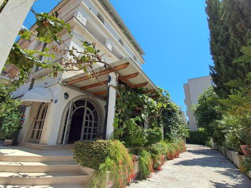 Maini Casa | Villa Velzon Guesthouse