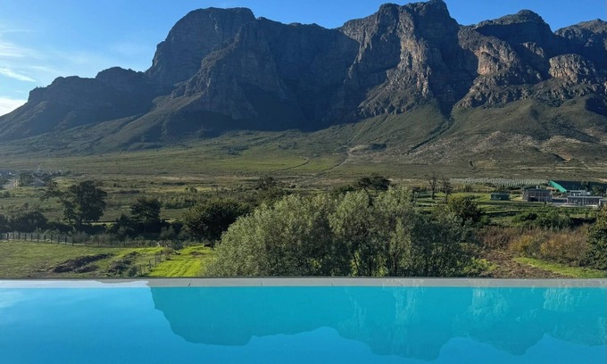 Pniel Apartamento | Villa Verde, farm stay in the Cape Winelands with views for days.