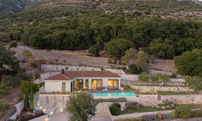 Aetos Casa | Villa Vilatoria- Villa de lujo con piscina y vista majestuosa.