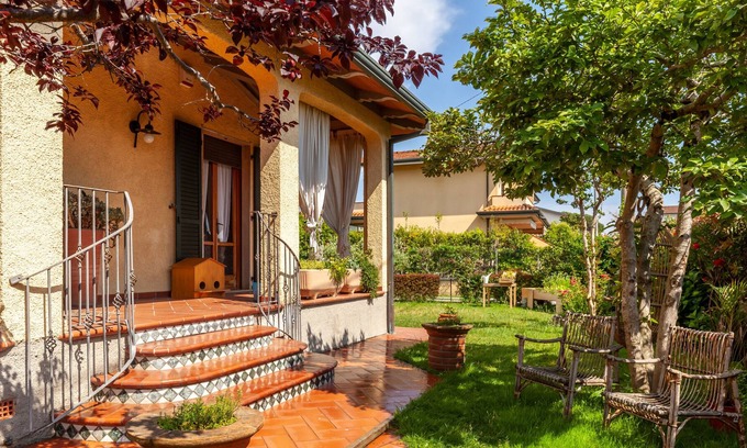 Cinquale Villa | Villa "Viletta Cinquale" con terraza privada, jardín privado y Wi-Fi