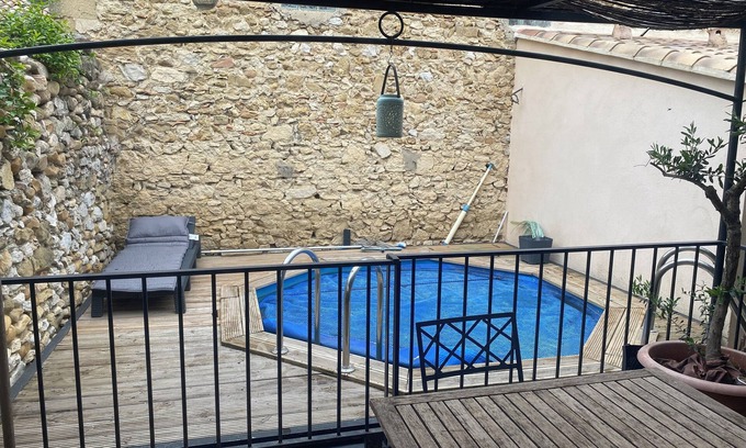 Eyguieres Villa | Villa village center