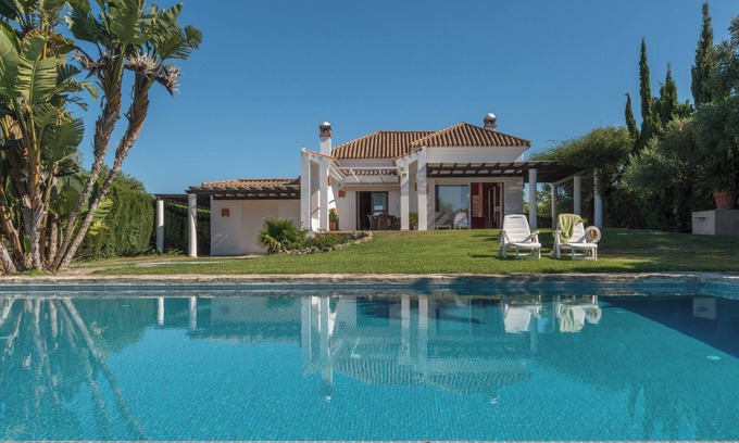 Benalup-Casas Vieja Casa | Villa Violeta con piscina, jardín y Wi-Fi
