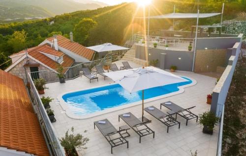 Biokovsko Selo Casa | Villa Vito - with heated pool, whirlpool, gym