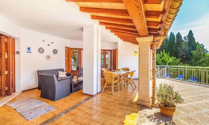 Urbanitzacio Gotmar Villa | Villa Voltor Cinco: esta villa cuenta con mesa de ping pong, piscina privada y aire acondicionado.