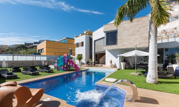 Acoran Villa | Villa con vistas al mar, piscina, Gym, Cine - HomeForGuest