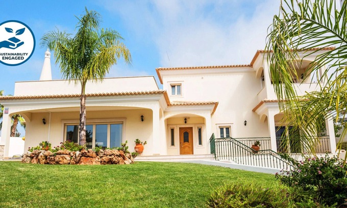 Montechoro Villa | Villa w/ heatable pool & BBQ in Albufeira