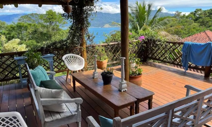 Veloso Casa | villa w/hot tub — 5 min from the beach!