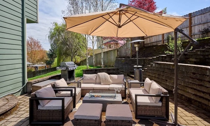 McMinnville Casa | Villa w Hot Tub Firepit Game Room and EV Charger!