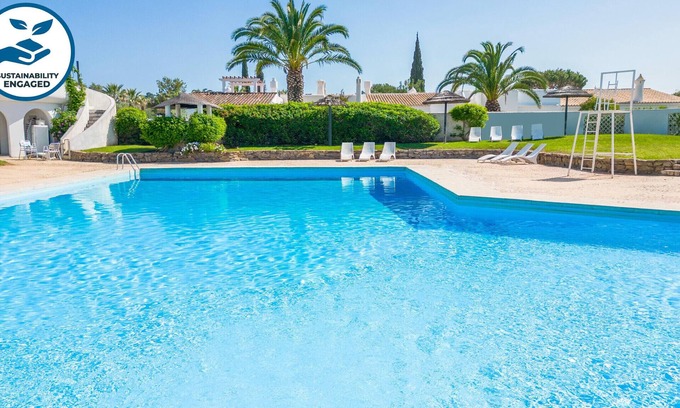Aldeia do Golfe Chalet De Esquí | Villa w/ Terrace, BBQ & Pool – Vilamoura