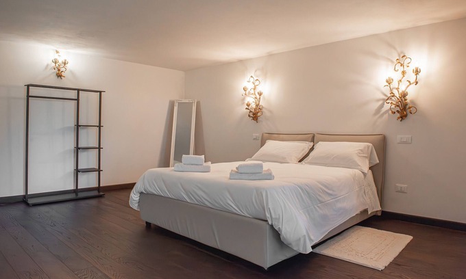 Corciano Villa | Villa 'Wellness Spa' con vistas al lago, jardín privado y Wi-Fi