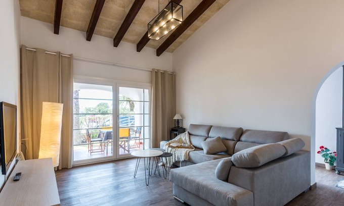 Cala en Blanes Chalet De Esquí | Villa con gran piscina a 500 metros de la playa