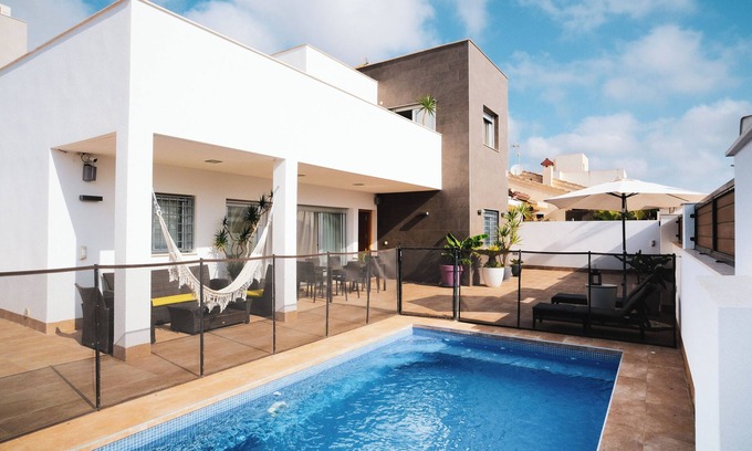 Mil Palmeras Chalet De Esquí | CHALET CON PISCINA PRIVADA