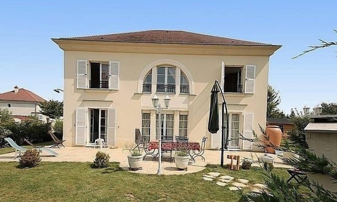Bailly-Romainvilliers Villa | Villa con jardín de 1.100 cuadrados, Pacífica Ubicación