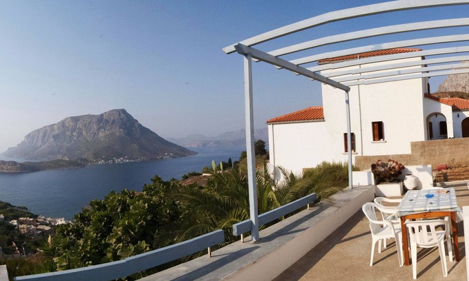Kamari Casa | Villa con impresionantes vistas, impresionante puesta de sol, cerca del mar y senderos para escalar