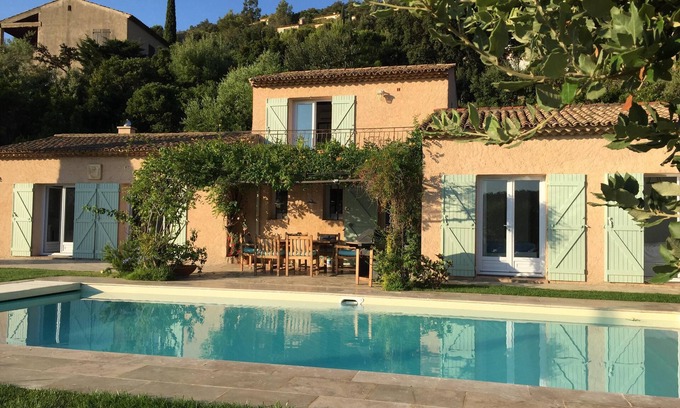 Cavalaire-sur-Mer Villa | Villa - Casa de vacaciones con hermosas vistas al mar y piscina climatizada para 6 personas.
