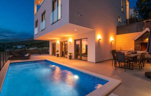 Split Apartamento | Villa With Beautiful View, Modern Furnishing & Pool
