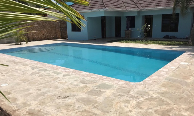 Diani Beach Casa | Villa con gran piscina, a 5 minutos de la hermosa playa de arena blanca.