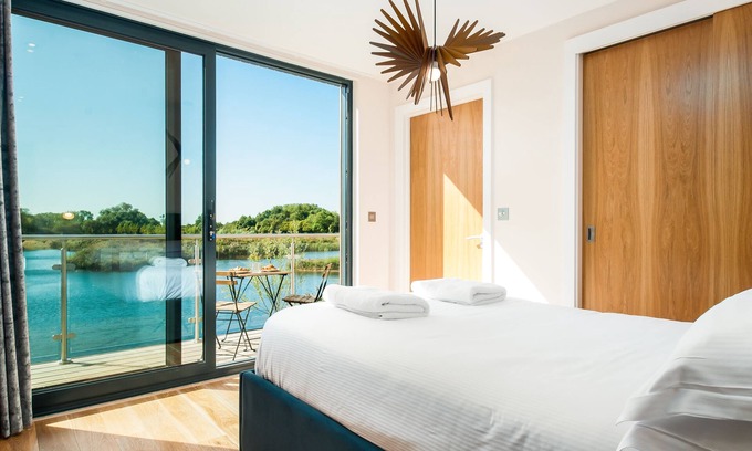 Somerford Keynes Casa | Villa with direct lake access, hot tub, swimming pools, tennis & restaurant