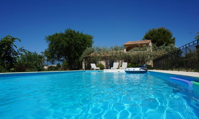 La Roque-sur-Pernes Casa | Casa con aire acondicionado y piscina en una gran parcela en las montañas de Vaucluse