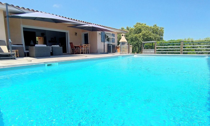San-Gavino-di-Carbini Villa | Villa con piscina privada y vistas panorámicas al mar ya la montaña.