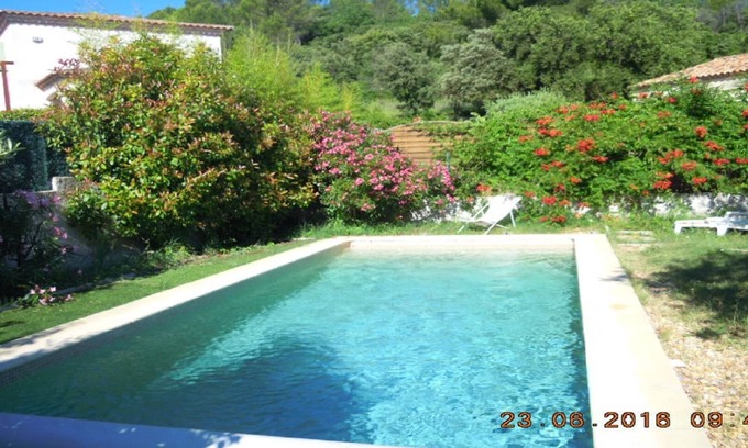 Sommieres Villa | Villa con jardín y piscina residencia muy tranquila: solo las cigarras