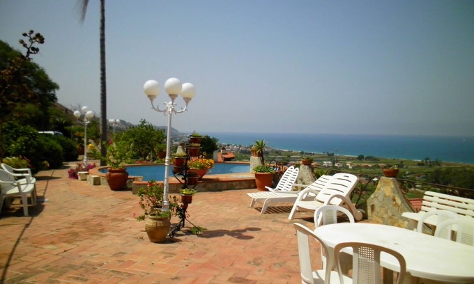 Capo Peloro Villa | Villa con jardín y piscina en Timpazzi en Messina