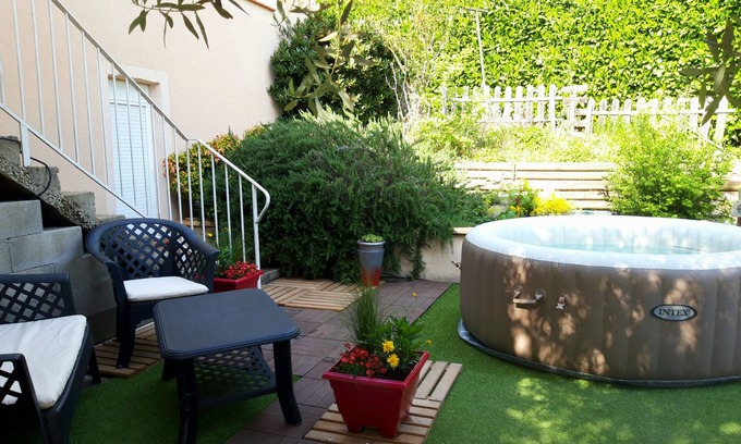 Cahors Casa | Villa with garden in residential area