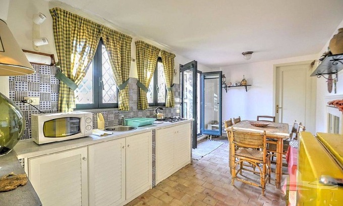 Acireale Villa | Villa With Garden in Sicily Near the sea