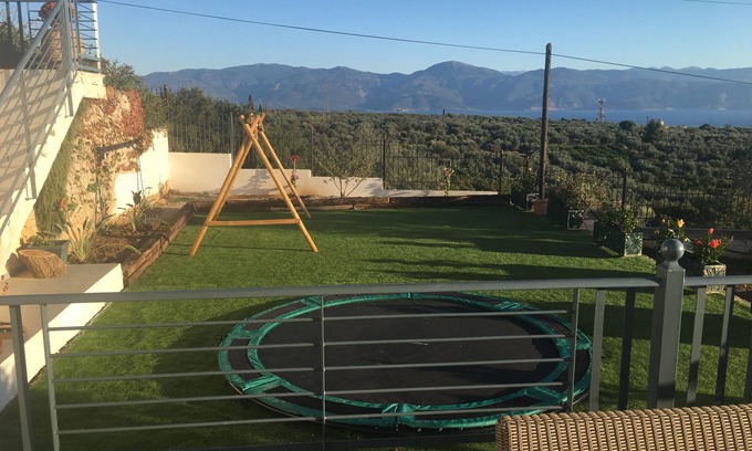 Aigio Villa | Villa con excelentes vistas de ver y país