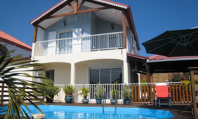 Montvert-les Bas Villa | VILLA RECIENTE CON PISCINA CLIMATIZADA MUY BIEN UBICADA